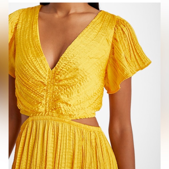 🔥NWT🔥 EXPRESS YELLOW Satin V-Neck Flutter Sleeve Pleated Cutout Midi Dress - Picture 2 of 8